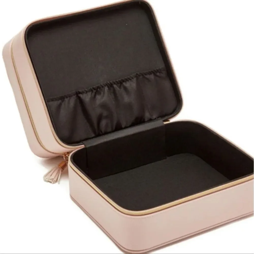 Brouk‎ & Co Leah Travel Cosmetic Case- Pale Pink